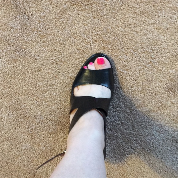 Bandolino Shoes - Bandolino black leather sandals
